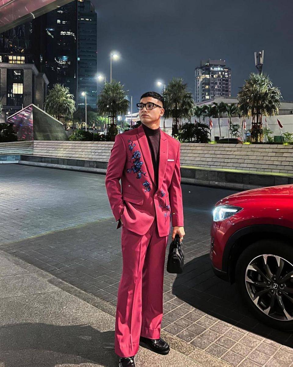 baju kondangan cowok ala Fadly Faisal (instagram.com/fadlyfsl_)