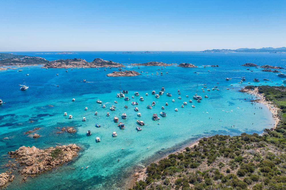 potret Sardinia di Italia yang termasuk ke dalam "blue zone" (unsplash.com/Ivan Ragozin)