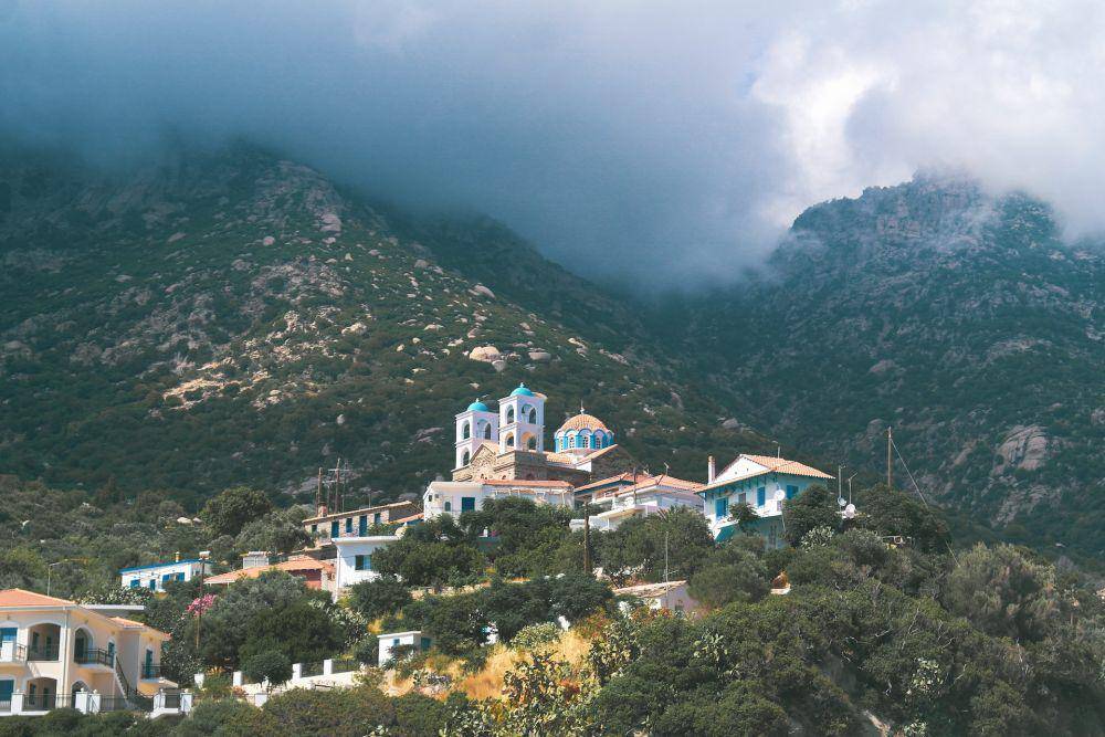 potret Ikaria di Yunani yang termasuk ke dalam "blue zone" (unsplash.com/Sarah Mutter)