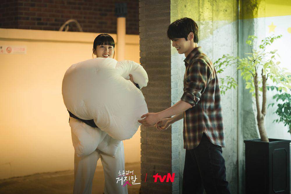 Kim So Hyun dan Hwang Minhyun di balik layar drama My Lovely Liar (instagram.com/tvn_drama)