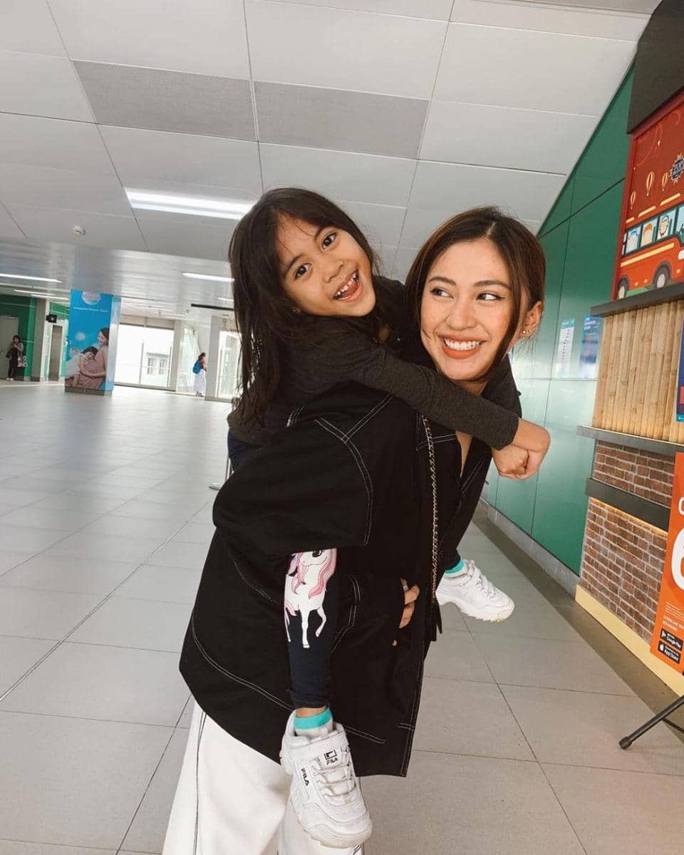 potret Tyna Dwi Jayanti dan buah hati (instagram.com/tynadwijayanti)