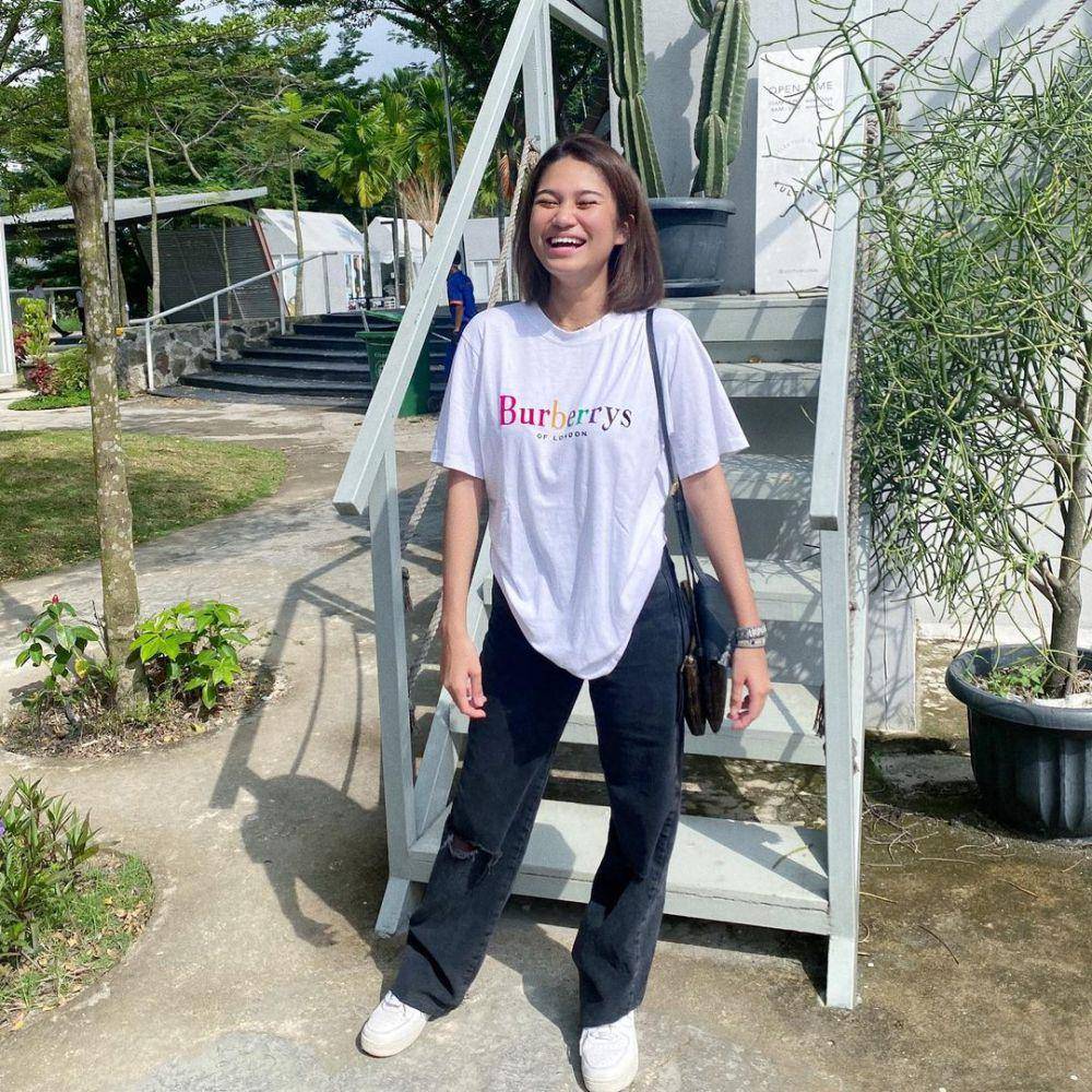 Padu padan outfit denim ala Azizah Salsha (instagram.com/azizahsalsha_)