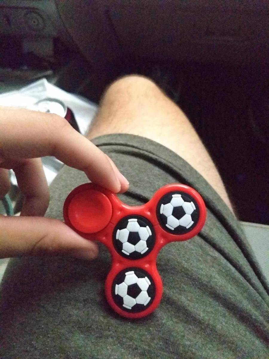 potret fidget spinner desain aneh (reddit.com/r/CrappyDesign)