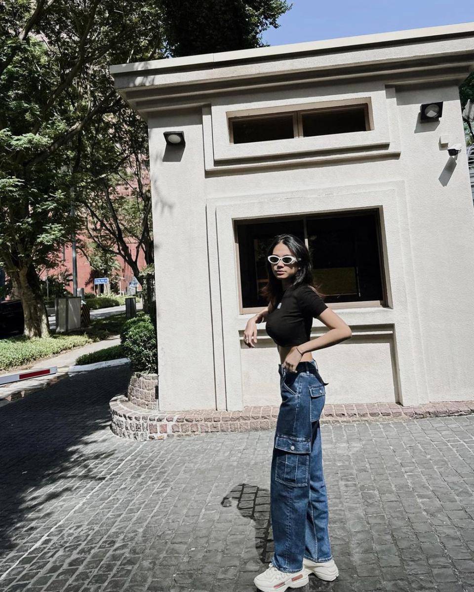 Padu padan outfit denim ala Azizah Salsha (instagram.com/azizahsalsha_)