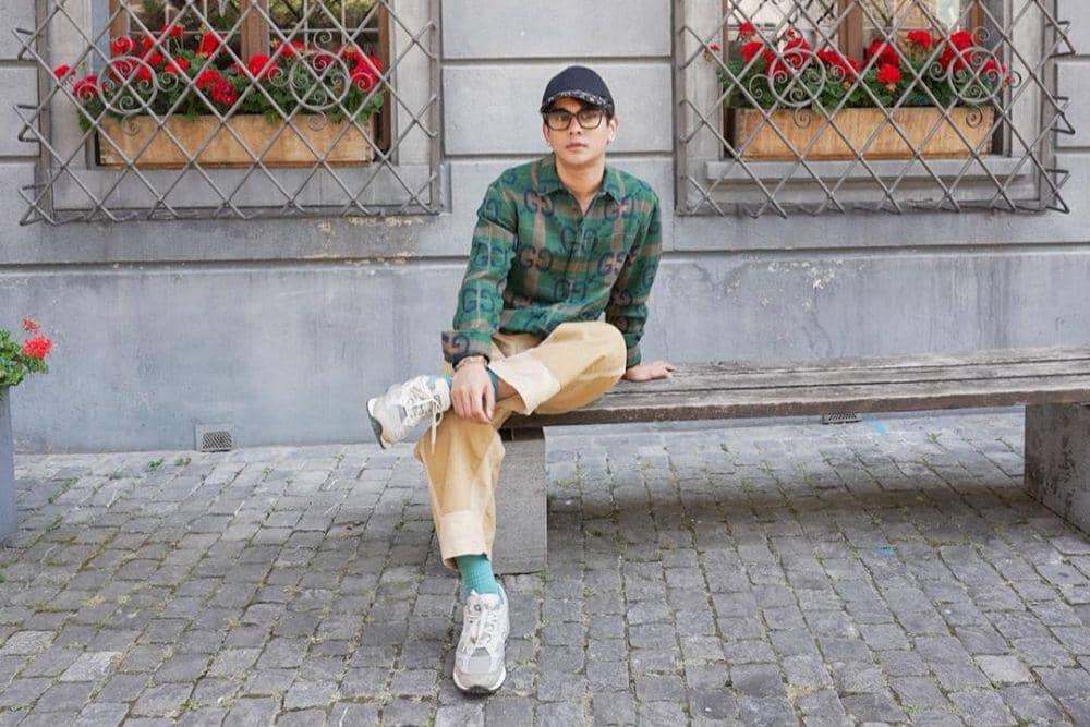 7 Padu Padan Sneakers Keren ala Gun Napat, Ada yang Bisa buat Joging!