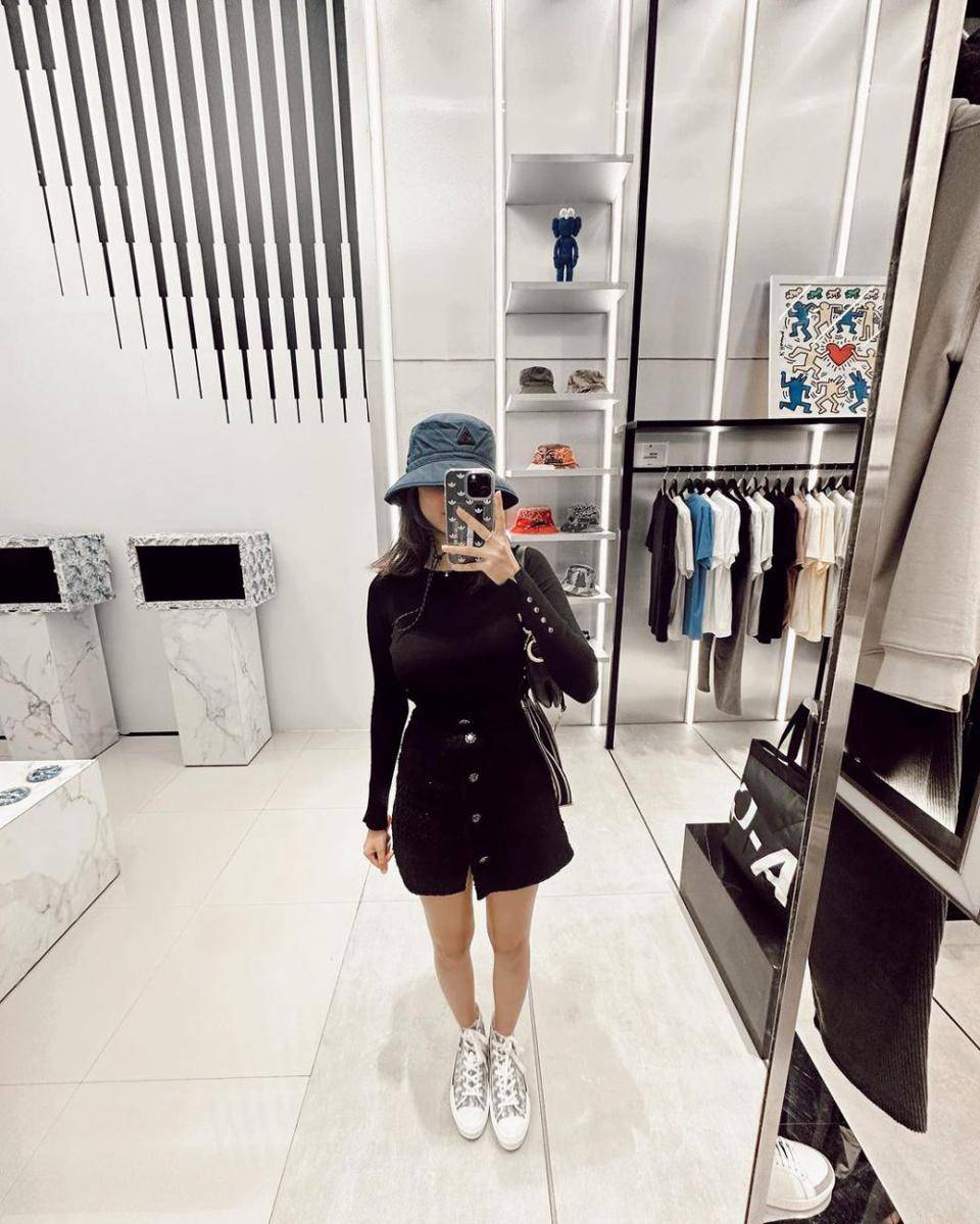 Padu padan outfit denim ala Azizah Salsha (instagram.com/azizahsalsha_)