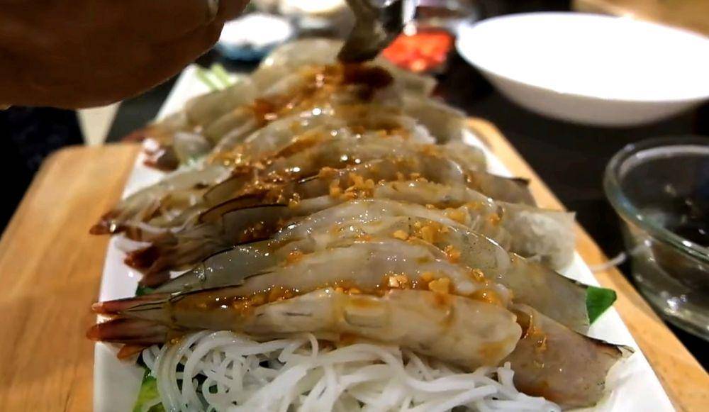 ilustrasi membuat udang kukus saus bawang (youtube.com/DoReMi Kitchen)