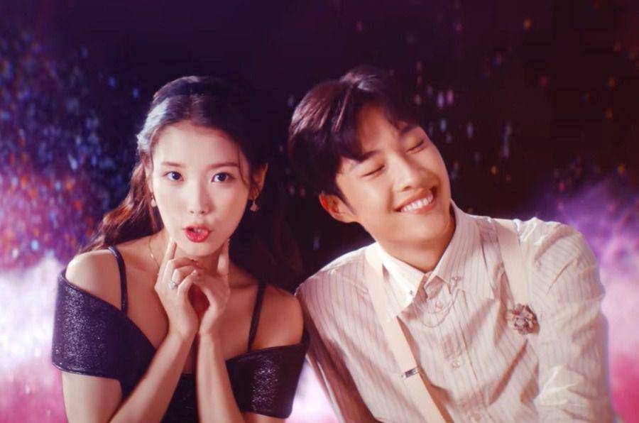 IU dan Lee Jong Won di MV "Strawberry Moon" - IU (youtube.com/1theK)
