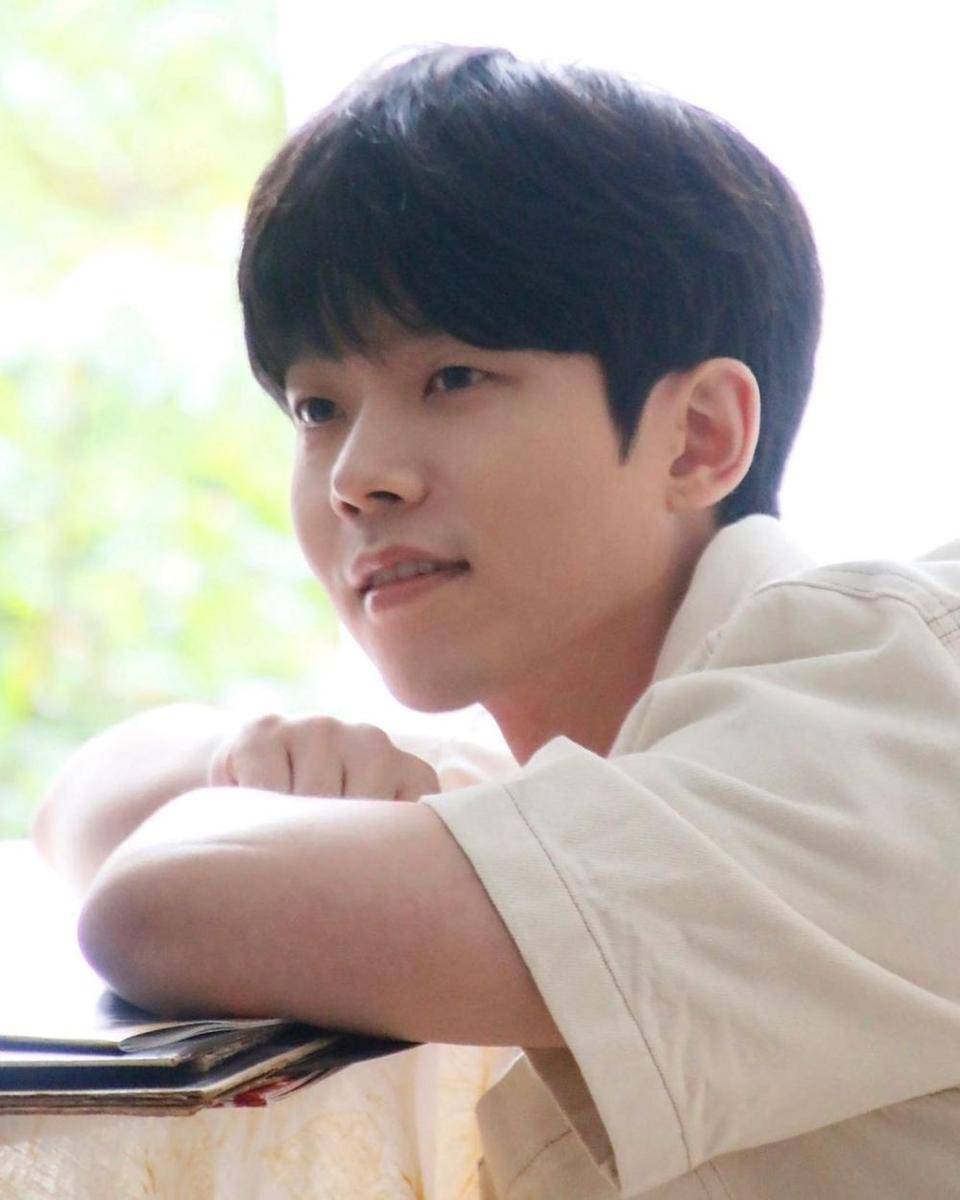 Jeon Sung Woo (instagram.com/0seongwoo0)