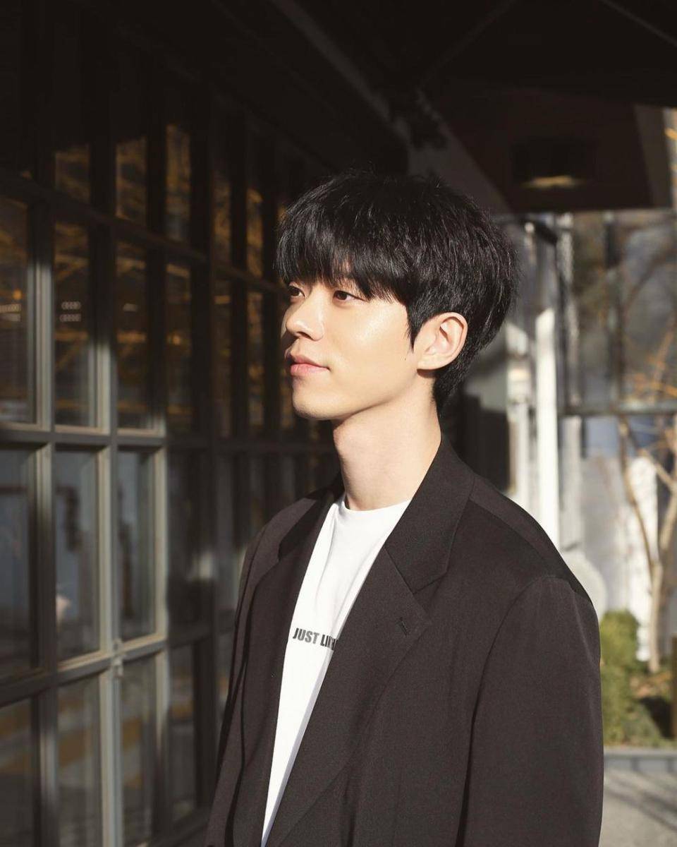 Jeon Sung Woo (instagram.com/0seongwoo0)