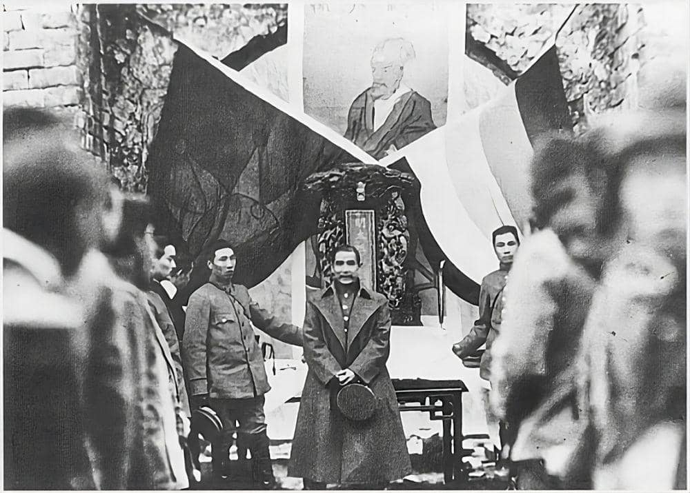 Sun Yat Sen, Presiden Republik of China, pada tahun 1912 (Public Domain Wikimedia.org)