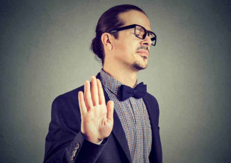 ilustrasi pria yang terlalu percaya diri (istockphoto.com/SIphotography)