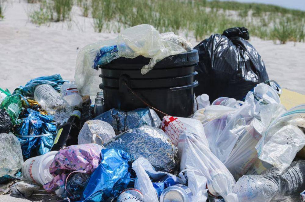 Ilustrasi sampah plastik(unsplash.com/@brian_yuri)