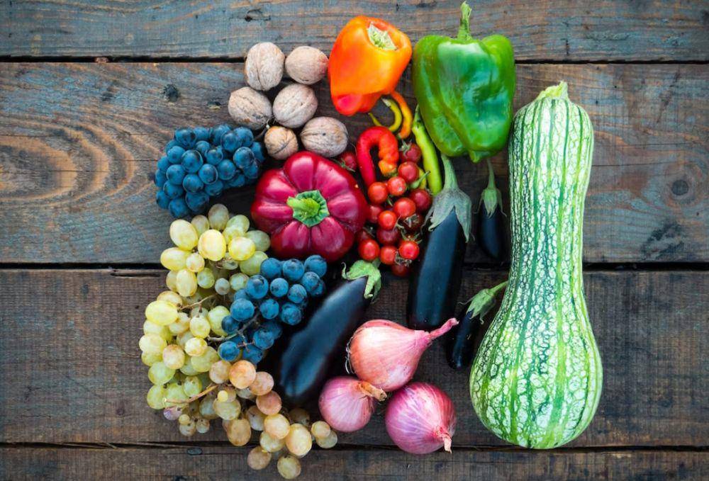 Sayur organik(unsplash.com/@dancristianpaduret)