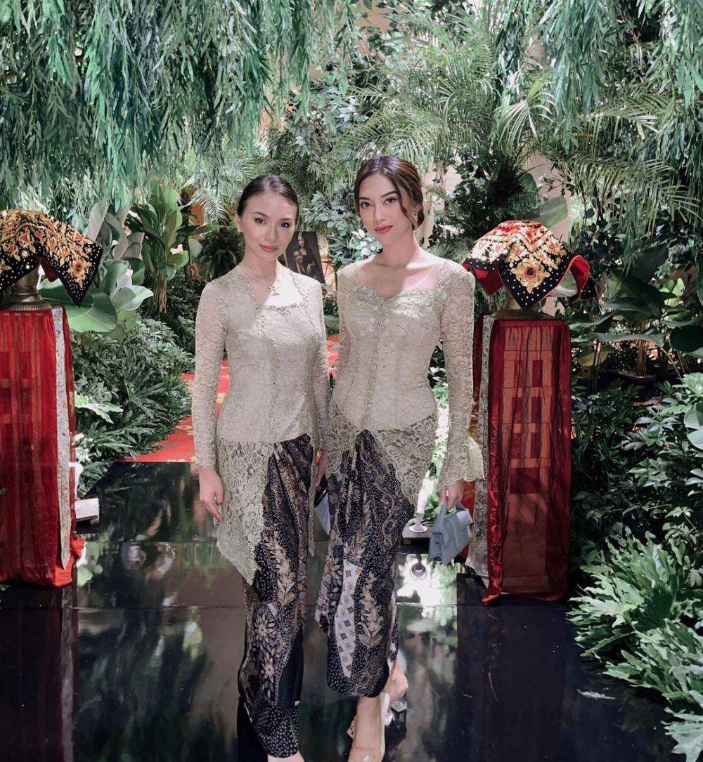 Kebaya sage green. (instagram.com/dindranashriyah)