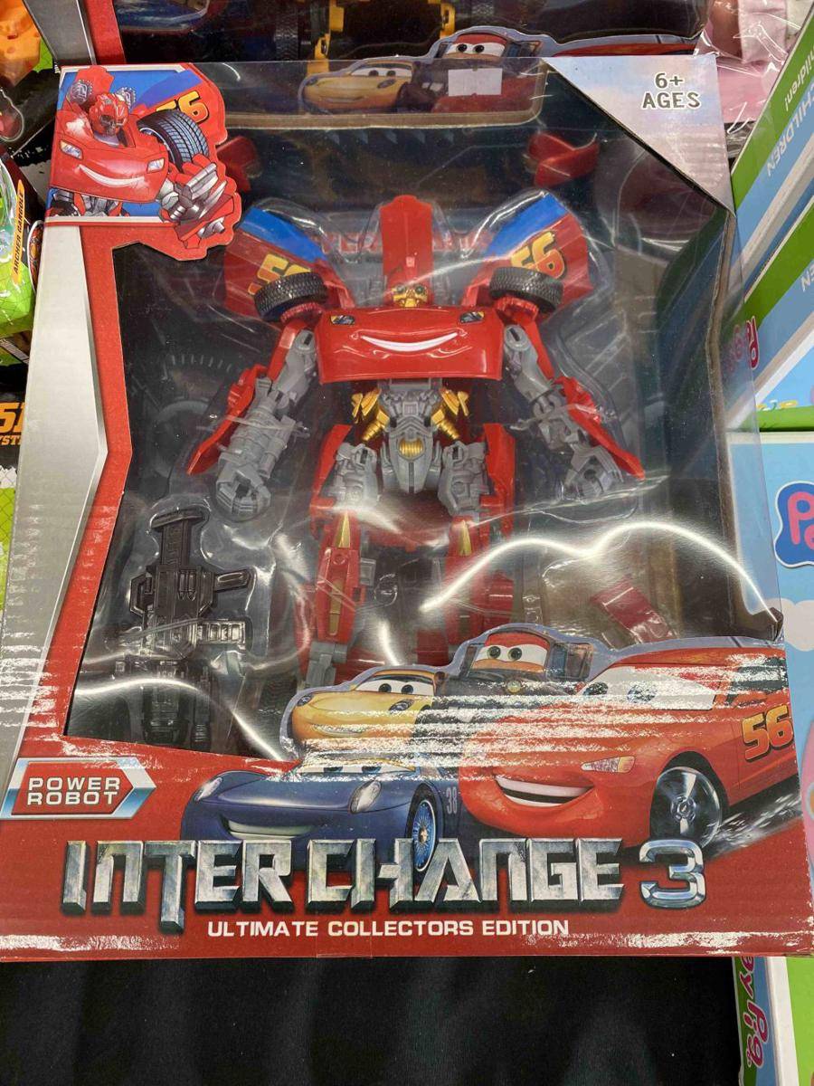 potret mainan Transformers bergabung dengan karakter lain (reddit.com/r/crappyoffbrands)