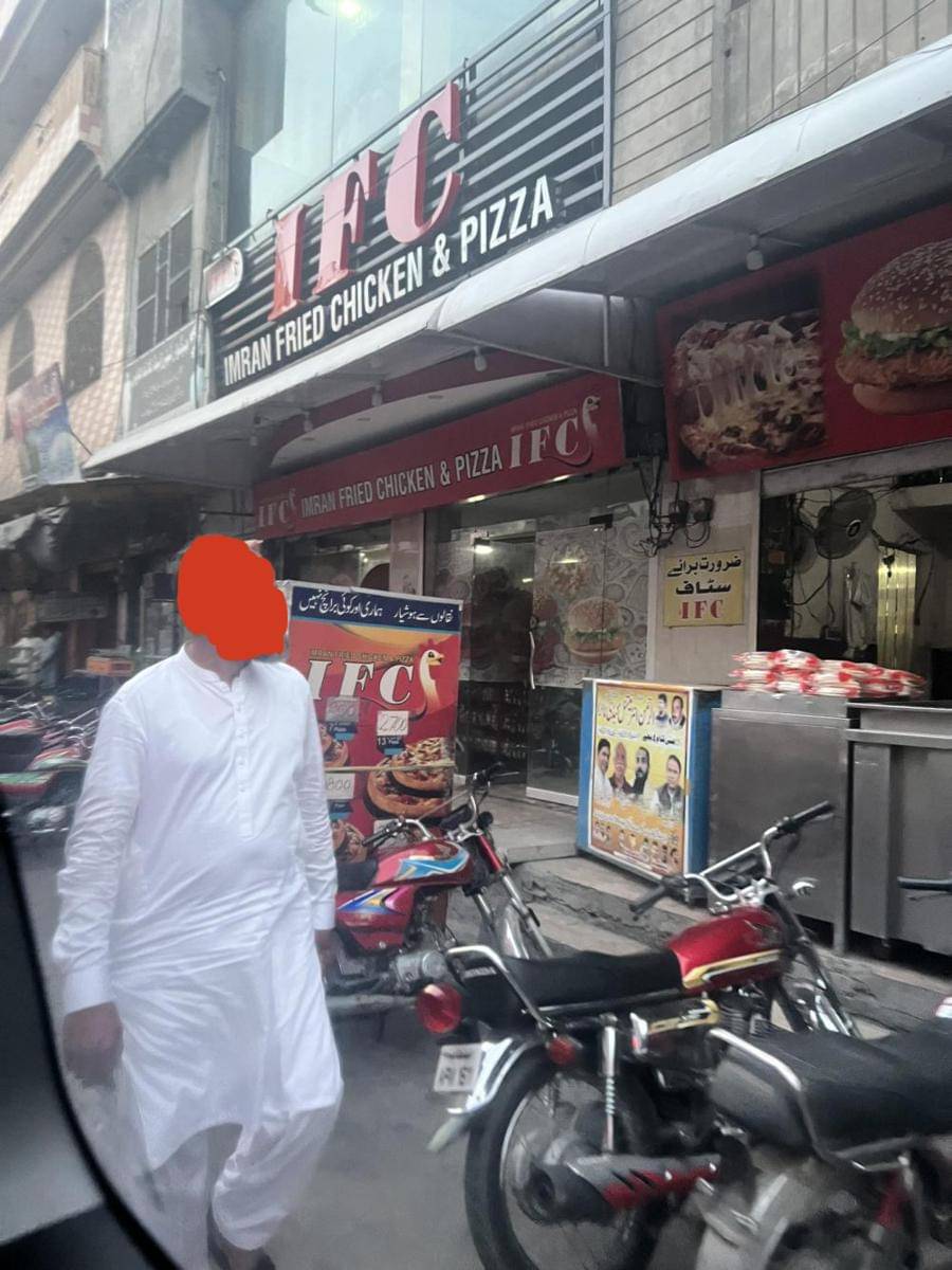 potret nama restoran fried chicken pelesetan KFC (reddit.com/user/crappyoffbrandss)