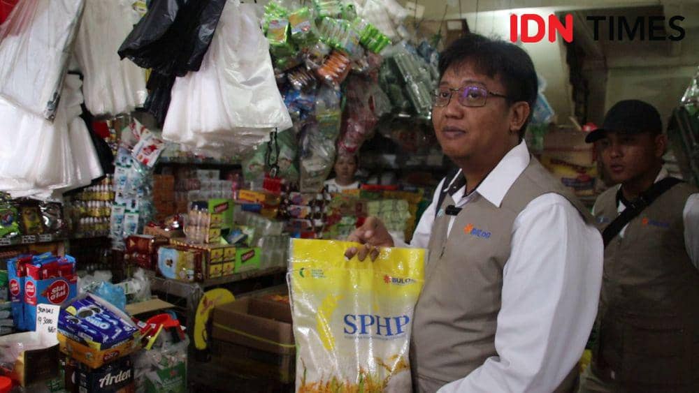 Bulog Kalbar Salurkan 2 Ton Beras SPHP per Minggu ke Pasar Tradisional