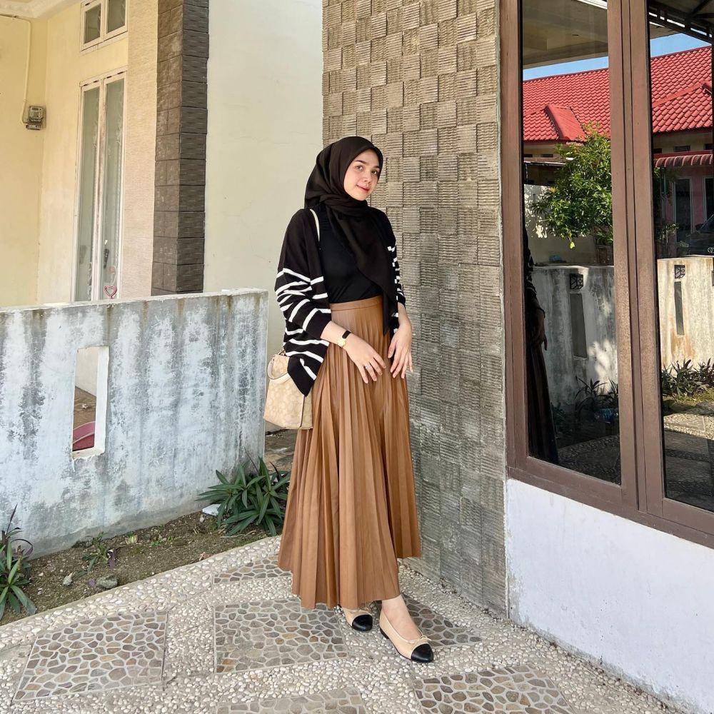 OOTD hijab minimalis (instagram.com/alfisrg)