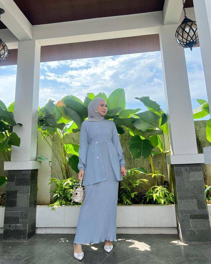 OOTD hijab minimalis (instagram.com/alfisrg)
