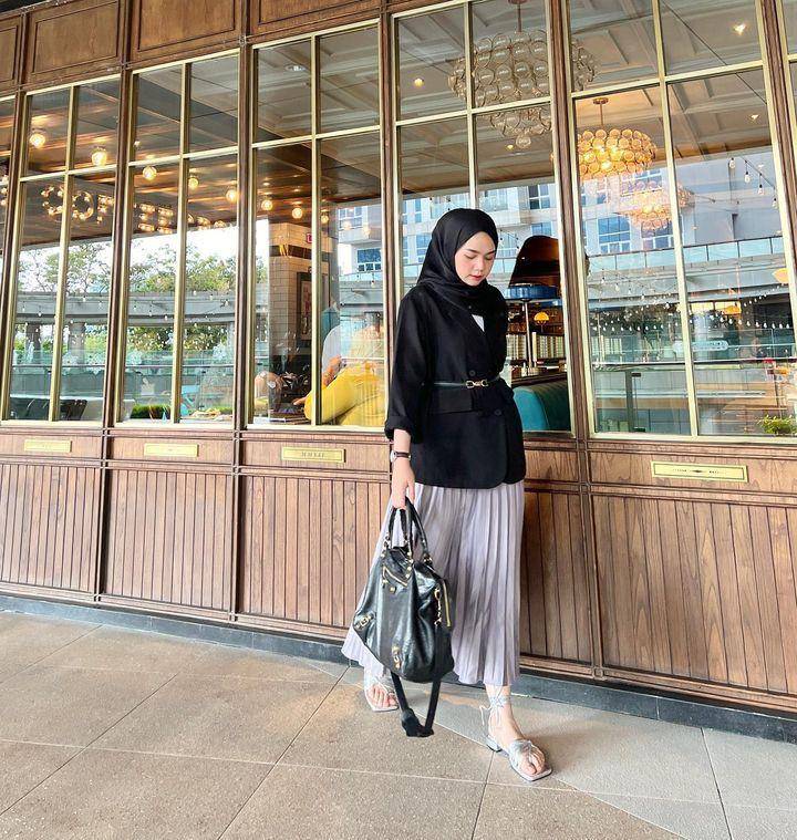 OOTD hijab minimalis (instagram.com/alfisrg)