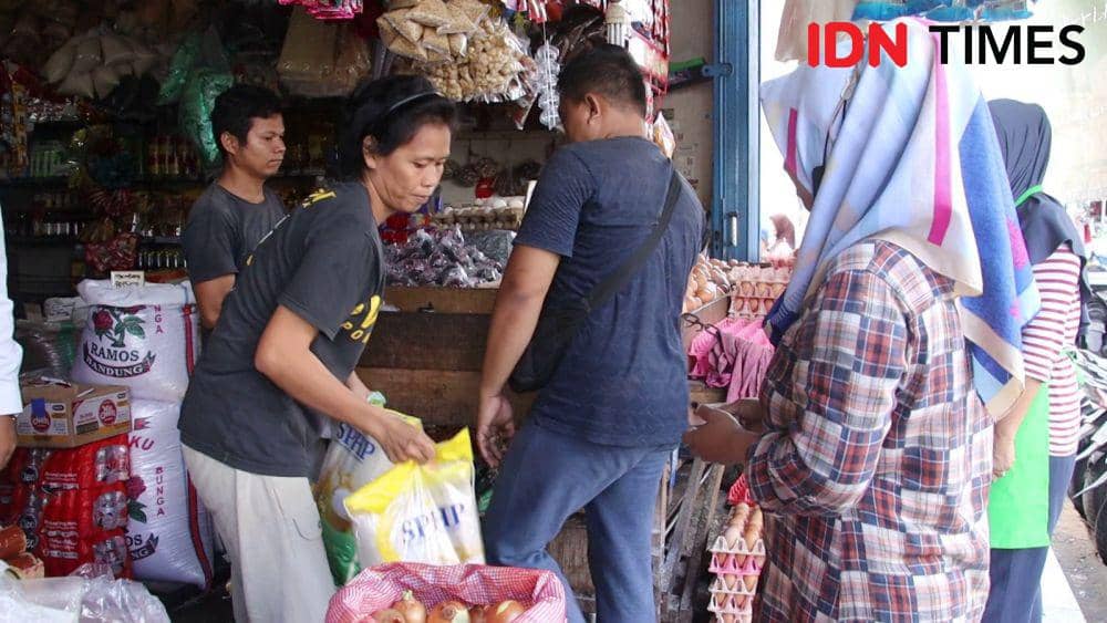 Bulog Kalbar salurkan 2 ton beras SPHP per minggu ke pengecer di pasar tradisional. (IDN Times/Istimewa).