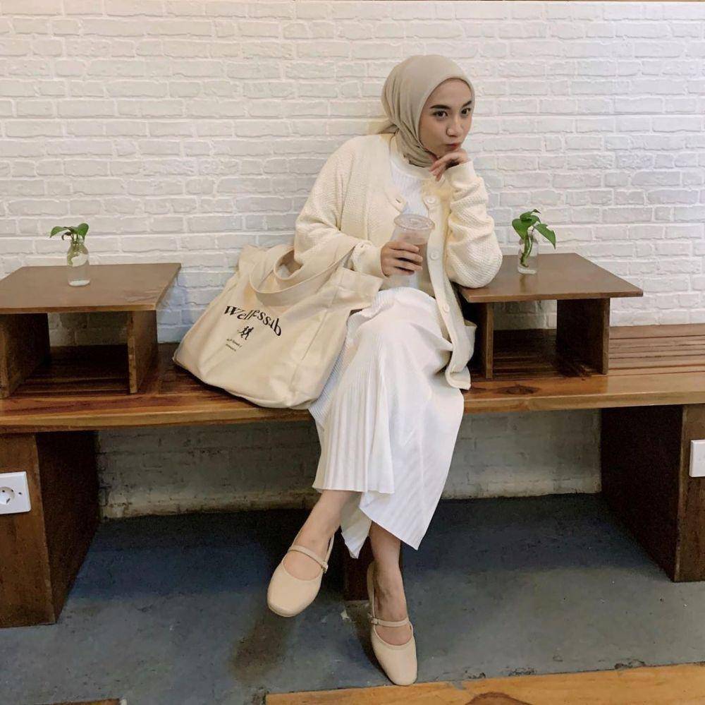 OOTD hijab minimalis (instagram.com/darmaputrii)