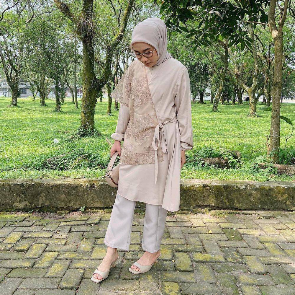 OOTD hijab minimalis (instagram.com/darmaputrii)