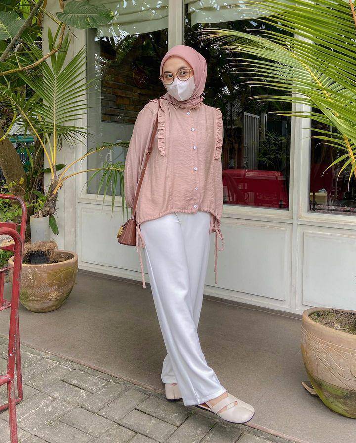 OOTD hijab minimalis (instagram.com/darmaputrii)