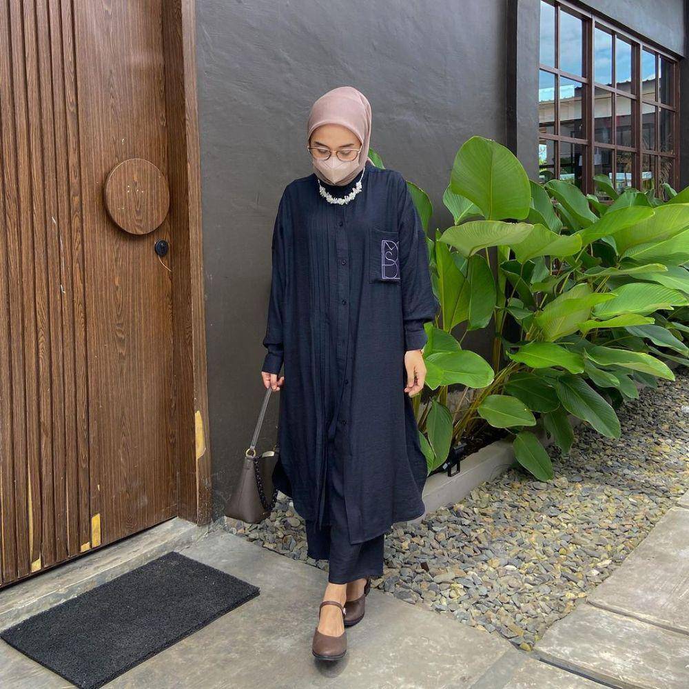 OOTD hijab minimalis (instagram.com/darmaputrii)