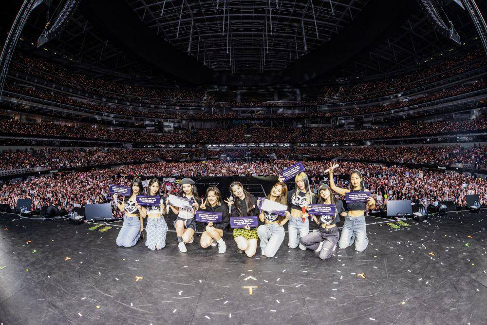 potret TWICE (twitter.com/JYPETWICE)