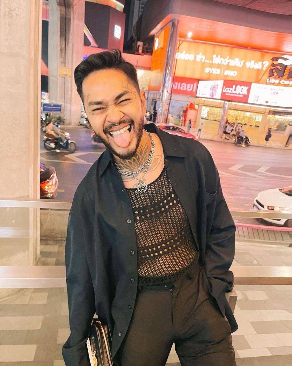 gaya nyentrik ala Onadio Leonardo (instagram.com/onadioleonardo_official)