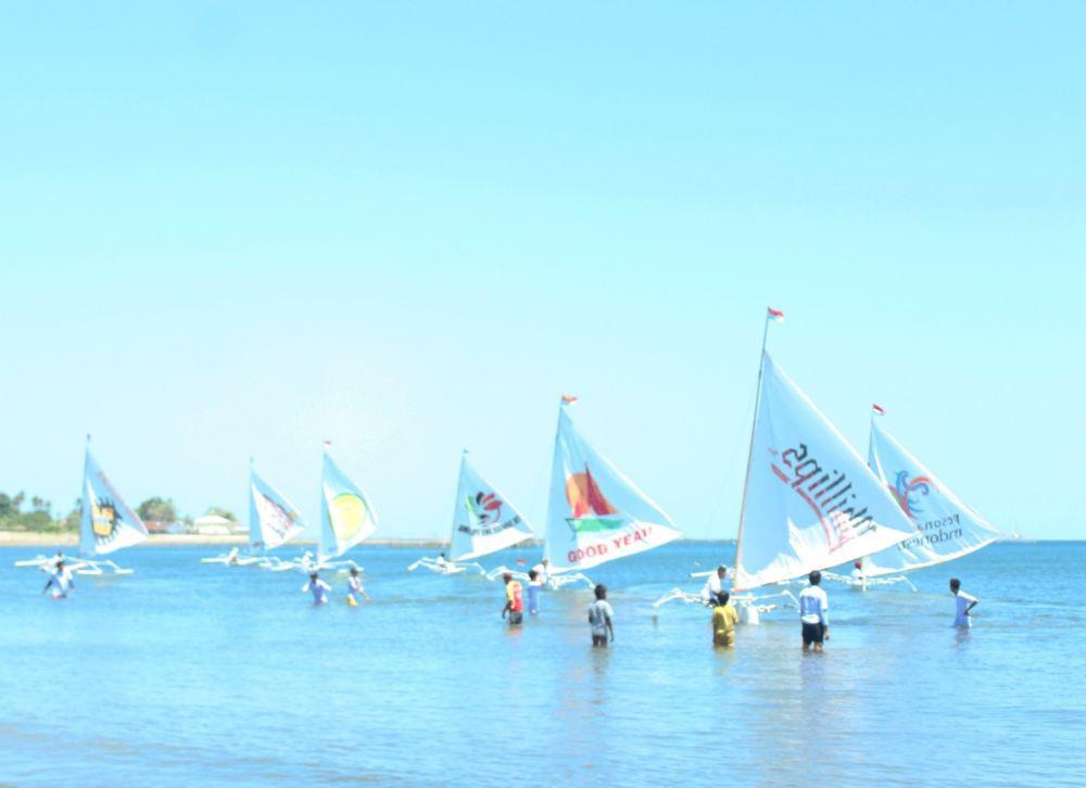 Lomba Perahu Layar Meriahkan HUT RI di Perairan Barru-Parepare