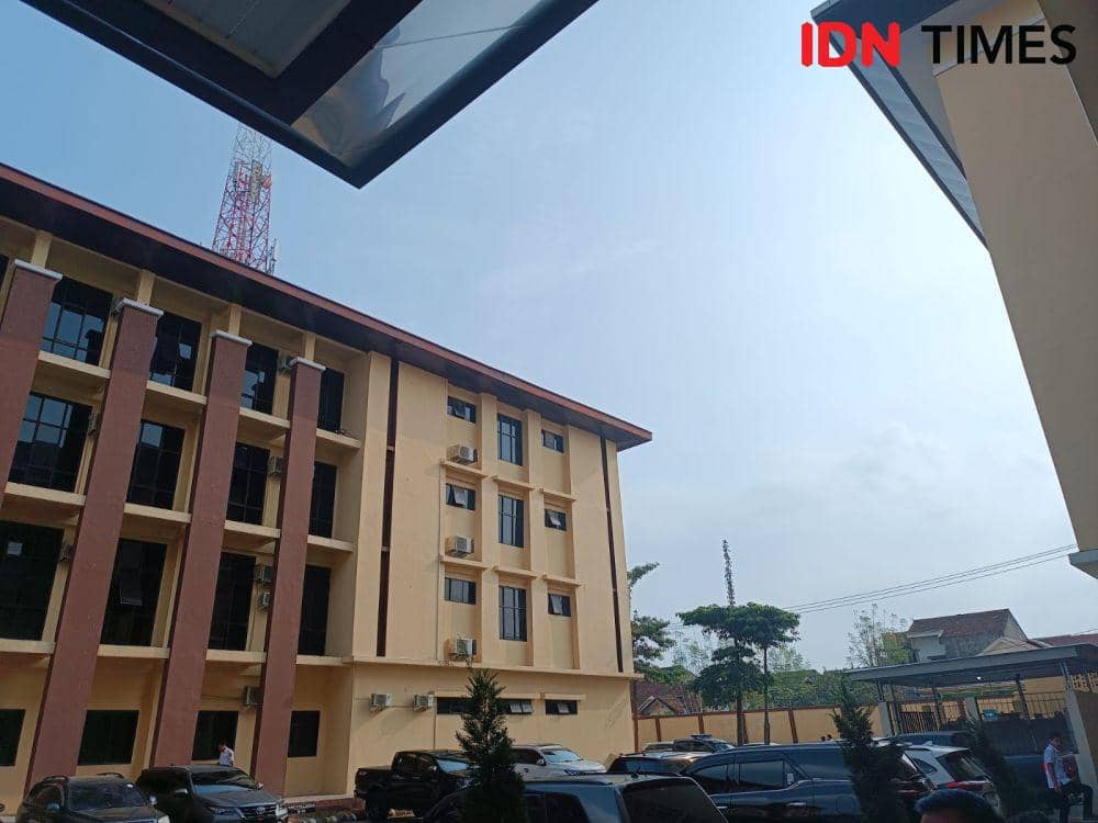 Penampakan udara di Kota Bandar Lampung, Senin (28/8/2023) sore. (IDN Times/Tama Yudha Wiguna).