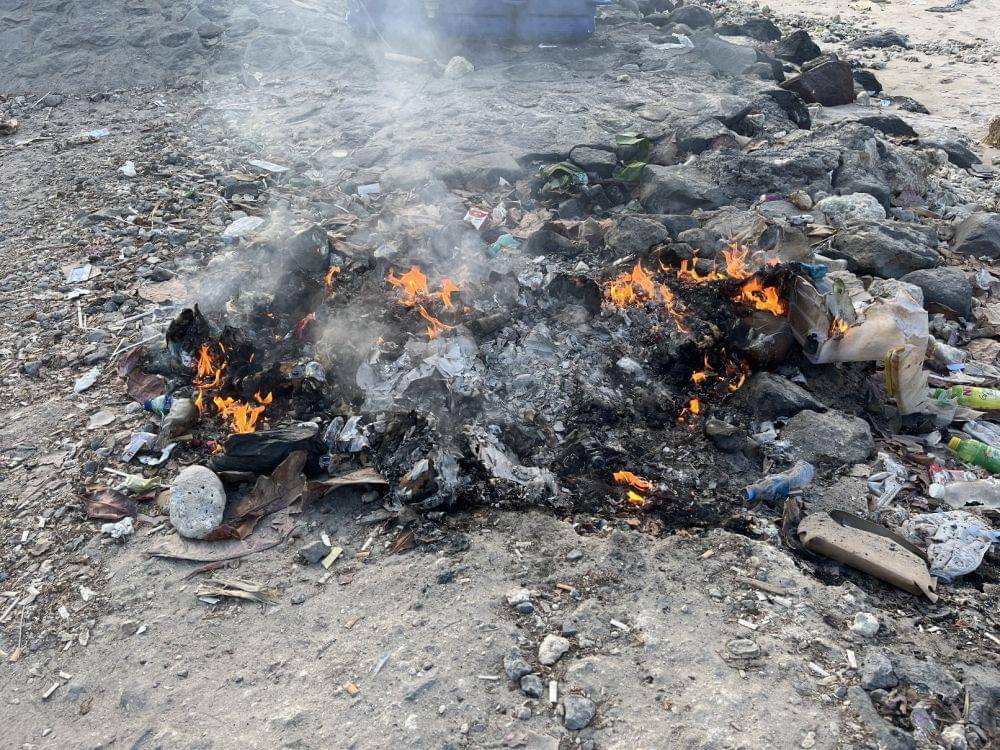 ilustrasi membakar sampah menyebabkan polusi udara (IDN Times/Nena Zakiah)