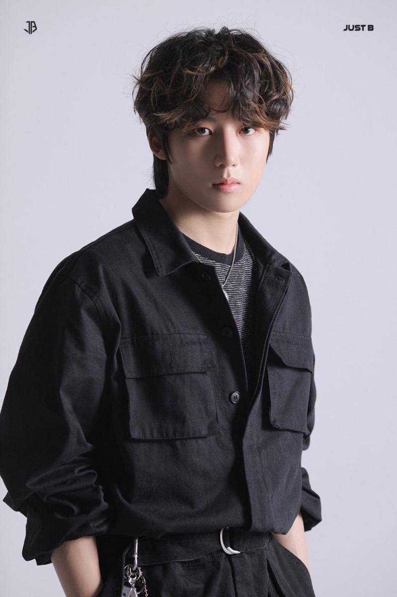 Geonu ex I-LAND (twitter.com/JUSTB-Official)