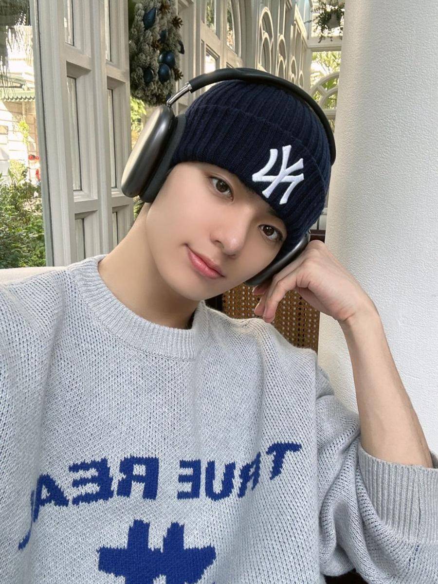 Youngbin ex I-LAND (twitter.com/BLANK2Y_Member)