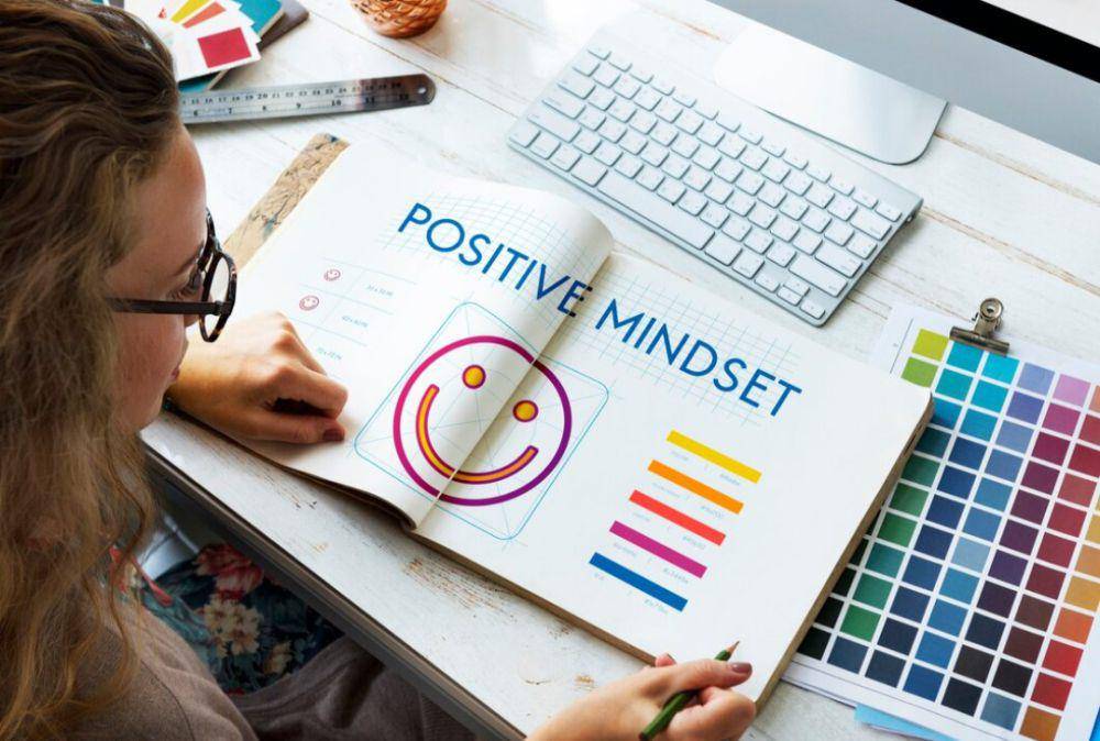 ilustrasi fokus pada hal-hal positif (freepik.com/rawpixel-com)