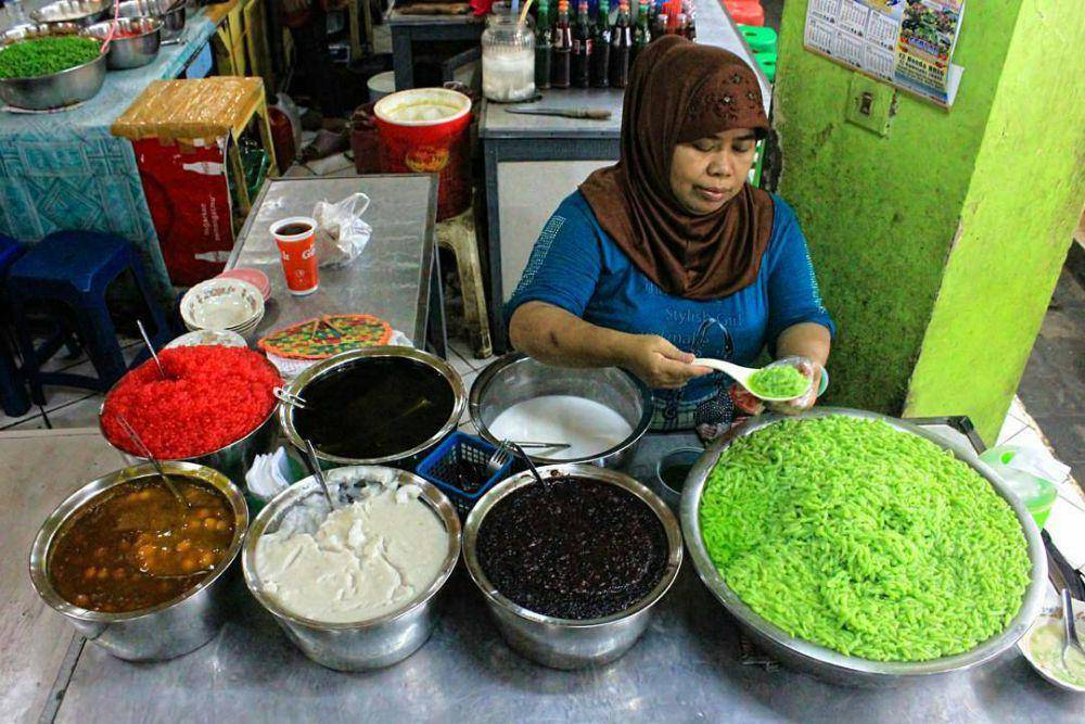 Penjual es dawet Blauran yang terkenal. Instagram/surabaya