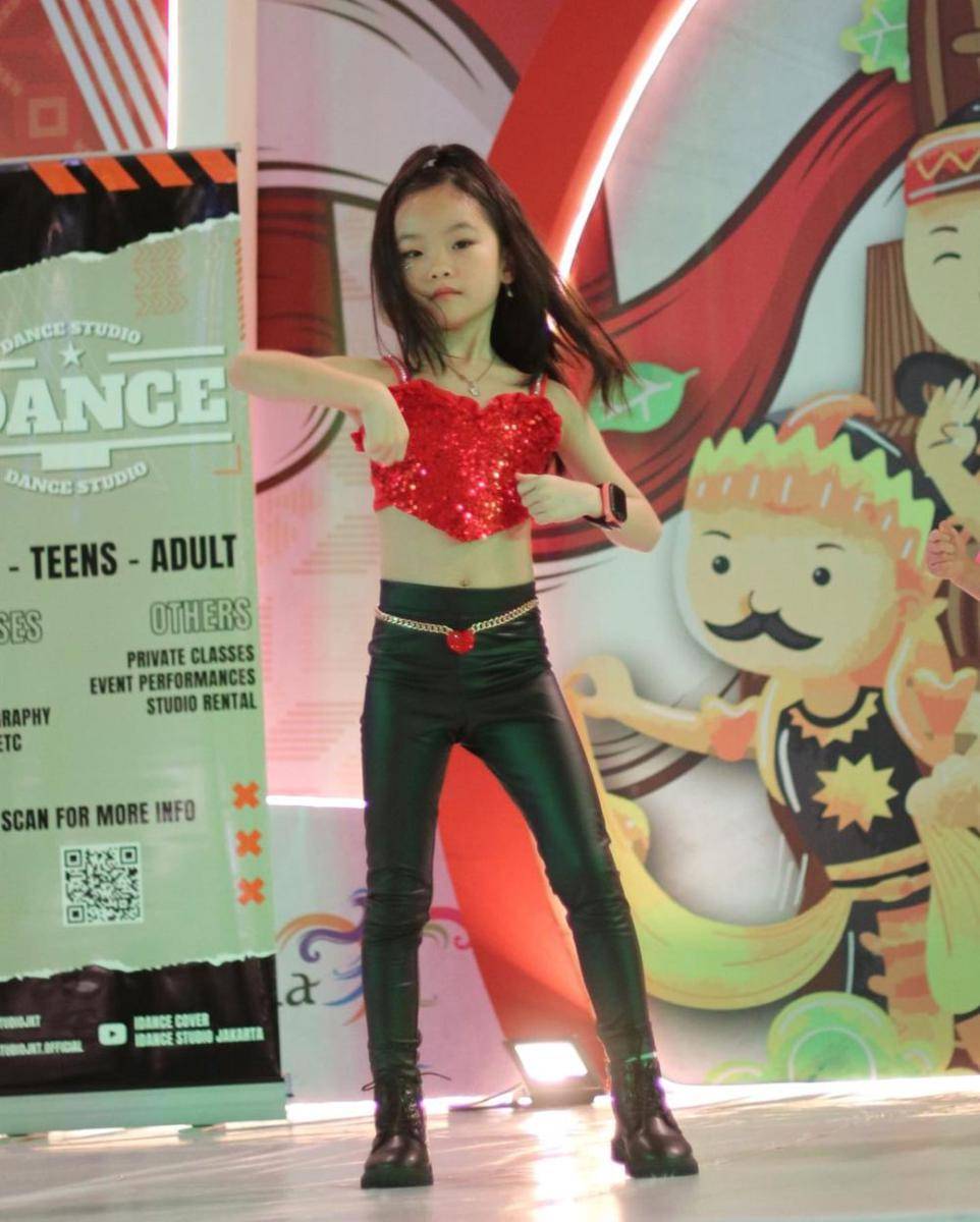potret Mirabelle Tiffany perform dance cover (instagram.com/margareth_angelina)
