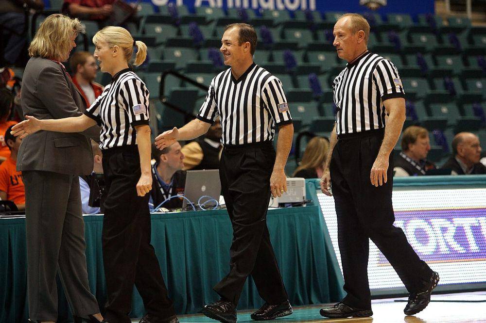 ilustrasi wasit dalam bola basket (pixabay.com/KeithJJ)