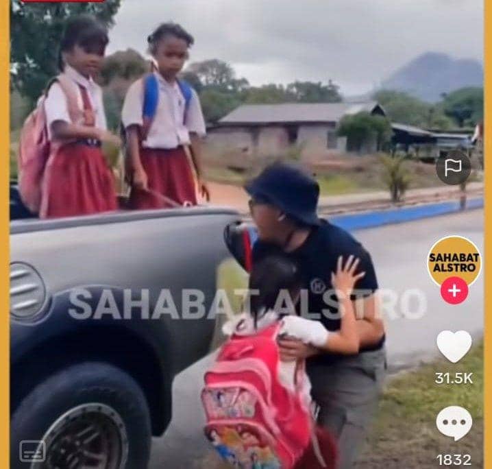 Viral Anggota DPRD Tapteng, Willy Silitonga Antar Pulang Murid SD yang Jalan Kaki (Tiktok Sahabat Alstro)
