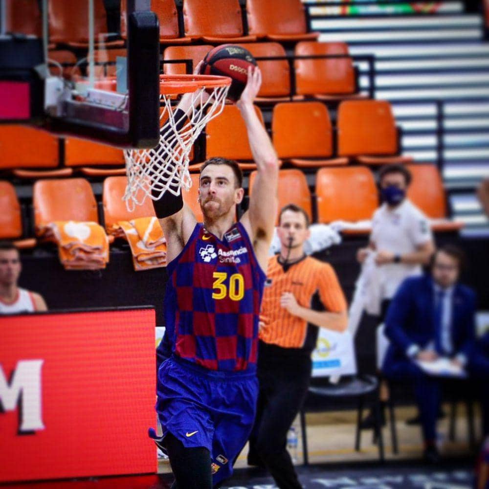 Victor Claver dengan saat berseragam Barcelona. (instagram.com/victorclaver)