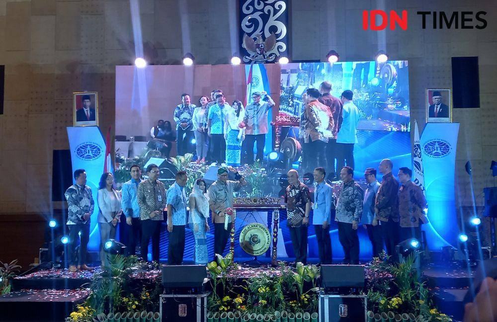 Menteri Pariwisata dan Ekonomi Kreatif (Menparekraf), Sandiaga Uno saat membuka Rakernas ASITA IV, di The Alana Yogyakarta Hotel & Convention Center, Selasa (29/8/2023). (IDN Times/Herlambang Jati Kusumo)
