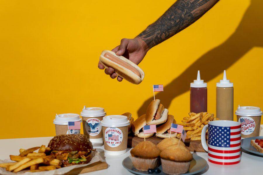 ilustrasi pekerjaan menata makanan (pexels.com/cottonbro)
