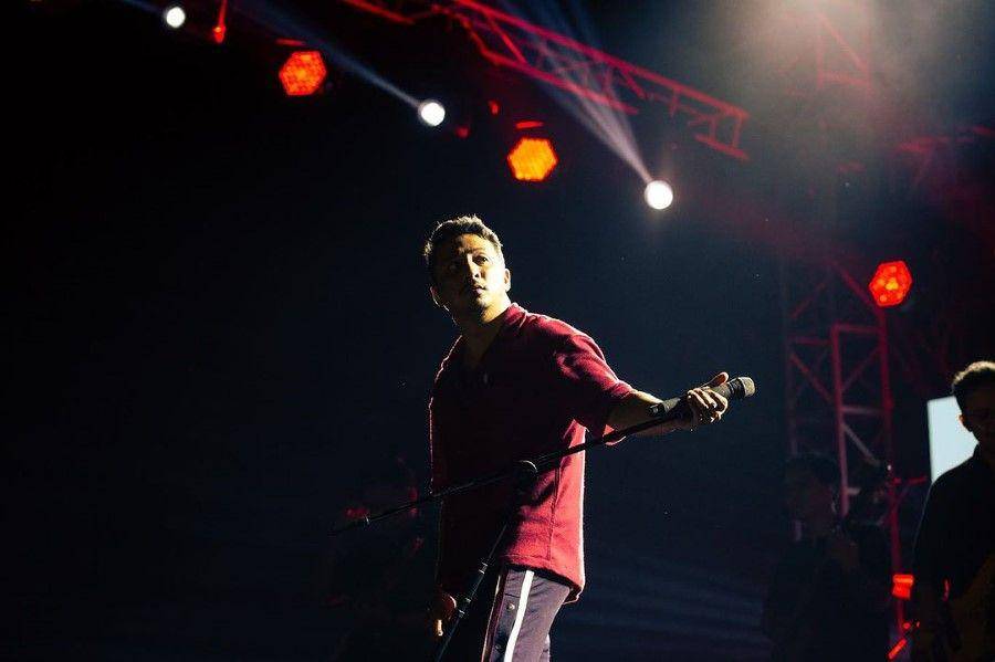 potret Sal Priadi saat konser (instagram.com/__________saldi)
