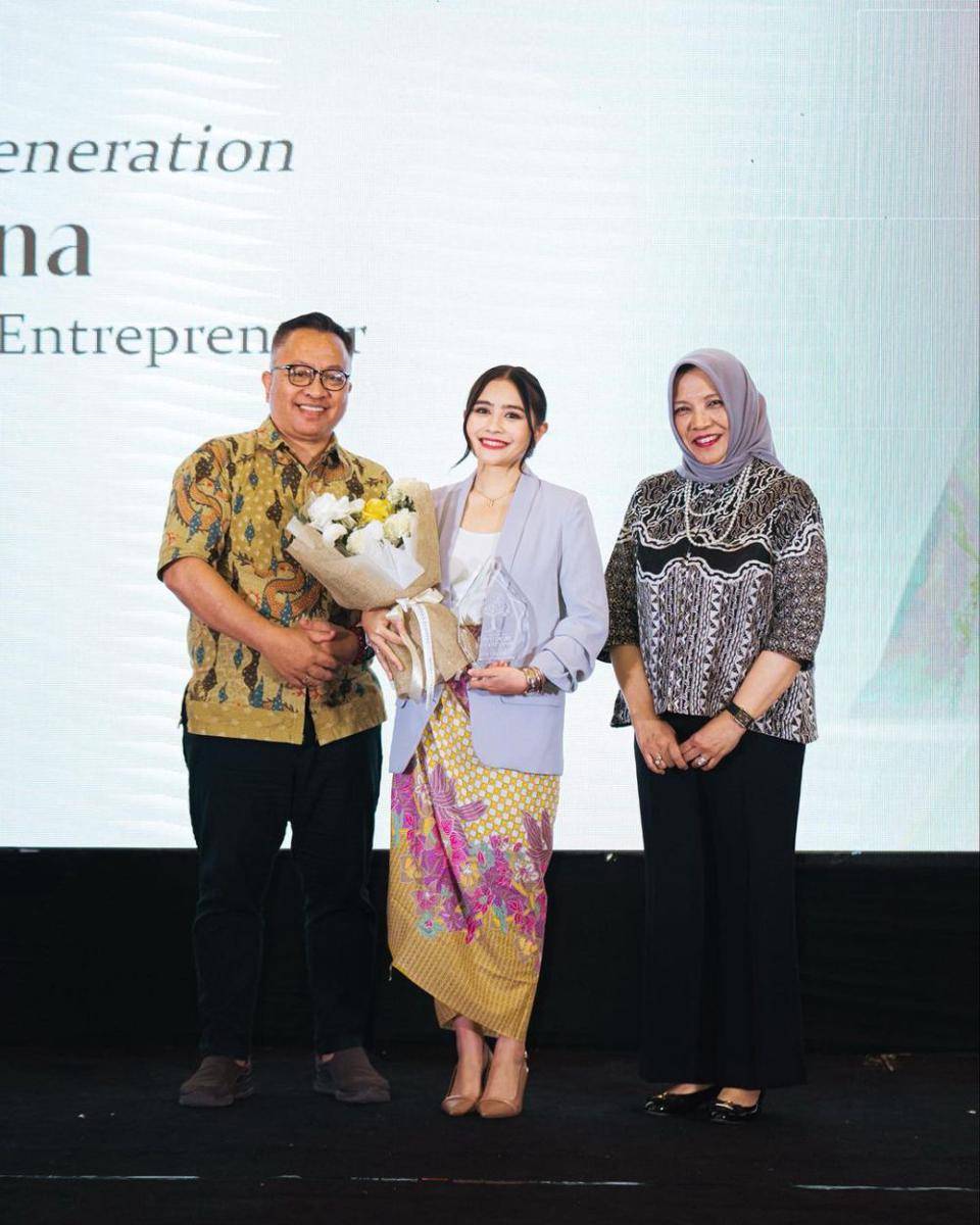 potret Prilly Latuconsina di acara Apresiasi Perempuan Berpengaruh (instagram.com/prillylatuconsina96)