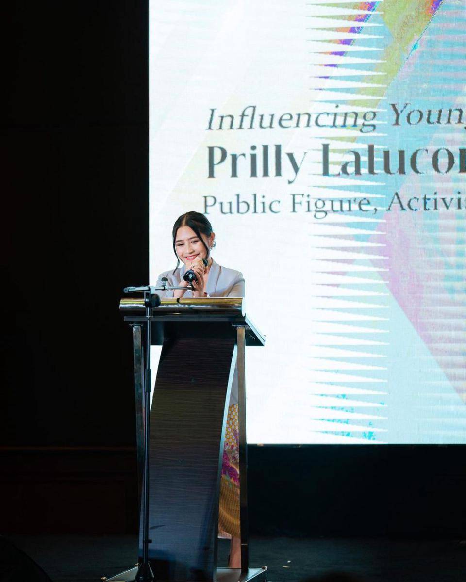 potret Prilly Latuconsina di acara Apresiasi Perempuan Berpengaruh (instagram.com/prillylatuconsina96)