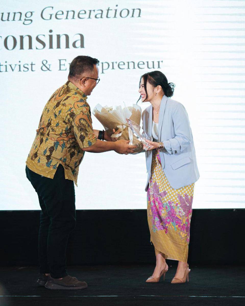 potret Prilly Latuconsina di acara Apresiasi Perempuan Berpengaruh (instagram.com/prillylatuconsina96)