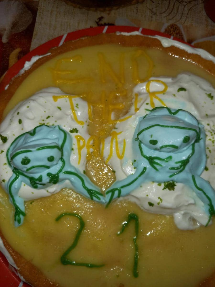 potret kue bentuk seram (reddit.com/user/8yourass)